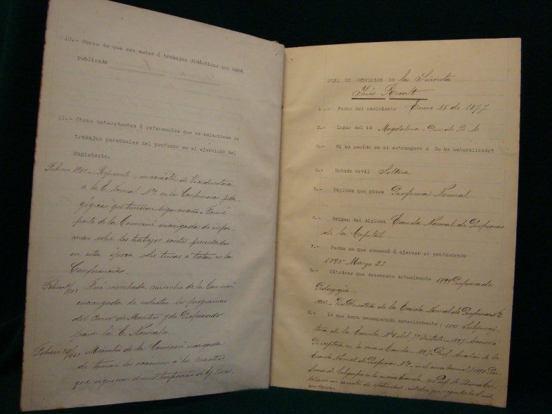 Fojas de servicio de las primeras autoridades, profesores, preceptores y personal en general