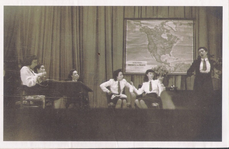 Obra de Teatro: "Las Inocentes" de Lilian Helmann en el Teatro Presidente Alvear -1947