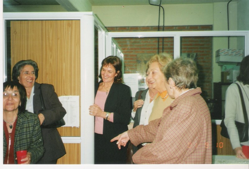 Rectora Mora Pomares de Pezzuti, Ana María García, y profesoras Chelita Gilbert, Ileana Pagani, Norma Dentone y  Pampa Bacigalupo