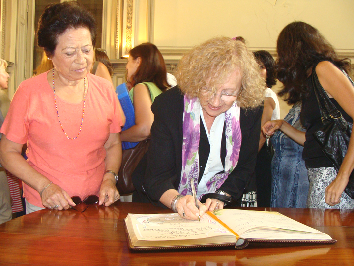 Sra. Gladys Cardoso y exvicerrectora, Prof. Susana Gurovich