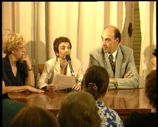 Vicerrectora Susana Gurovich, Rectora Mora Pezzutti y  Subsecretario de Educación  del GCBA  Mario Giannoni en  la ceremonia de asunción  de autoridades del Nivel Superior.1997