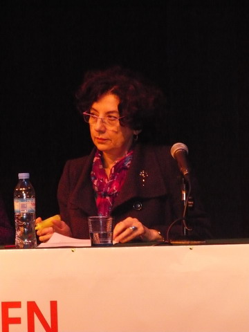 Profesora Leonor Acuña en el panel inaugural de las Jornadas